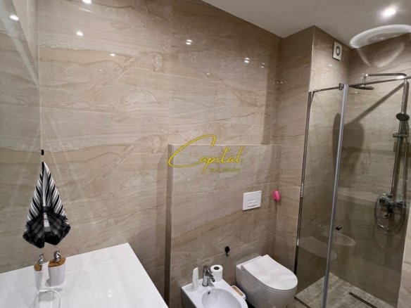 APARTAMENT ME QIRA 2+1+2 21 DHJETORI 800 EURO