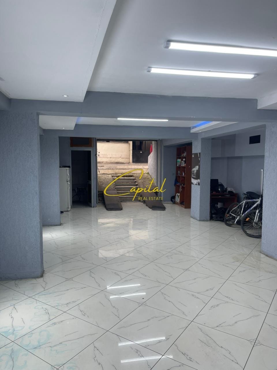 WhatsApp Image 2026-01-16 at 12.34.14 PM AMBIENT BIZNESI ME QIRA 80 M2 SELITE 550 EURO
