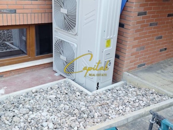 VILE LUKSOZE ME QIRA 560 M2 QENDRA TREGTARE TEG 4.500 EURO