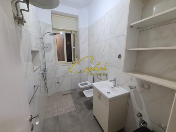 ZYRE ME QIRA 75 M2 BULEVARDI I RI 100.000 LEKE