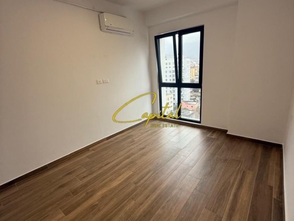 ZYRE ME QIRA 85 M2 KOMPLEKSI FARMACIA 10 550 EURO