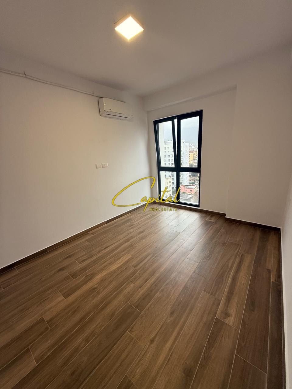 ZYRE ME QIRA 85 M2 KOMPLEKSI FARMACIA 10 550 EURO