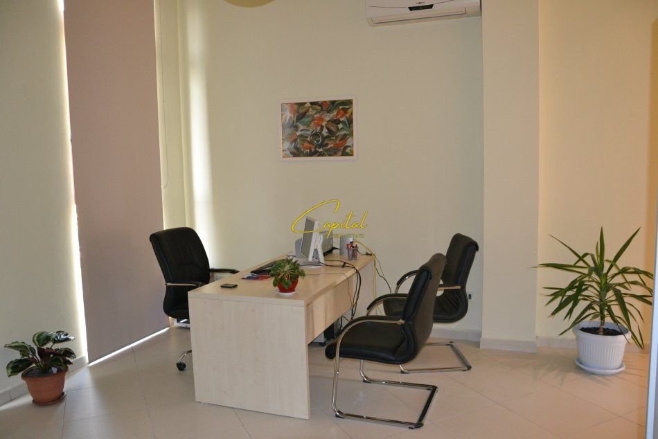 ZYRE ME QIRA 40 M2 RRUGA E DIBRES 500 EURO