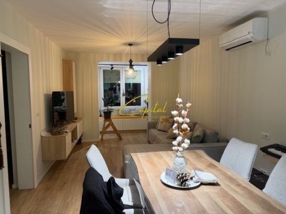 APARTAMENT ME QIRA 2+1 ISH EKSPOZITA 750 EURO