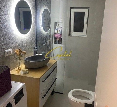 APARTAMENT ME QIRA 2+1 ISH EKSPOZITA 750 EURO