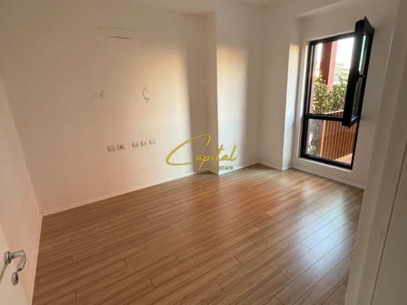 ZYRE ME QIRA 114 M2 GARDEN BUILDING 1.200 EURO