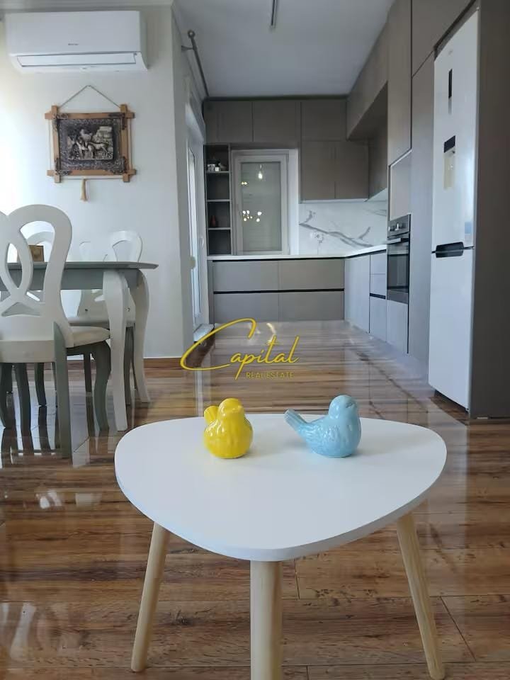 APARTAMENT ME QIRA 1+1 21 DHJETORI 70.000 LEKE