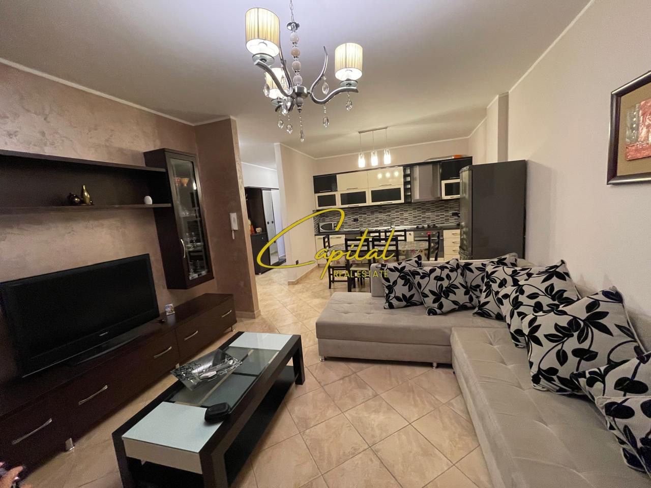APARTAMENT ME QIRA 2+1 PAZARI I RI 700 EURO