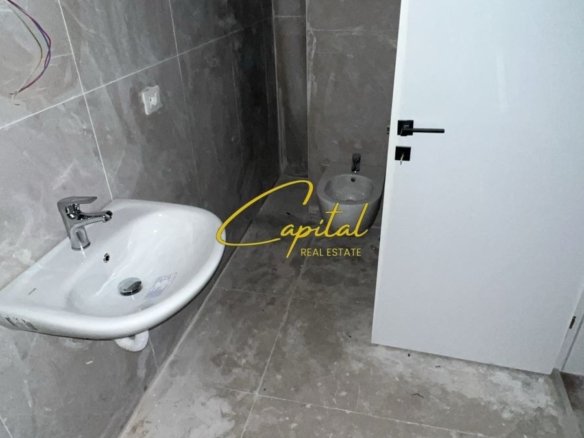 APARTAMENT ME QIRA 2+1 5 MAJI 40.000 LEKE