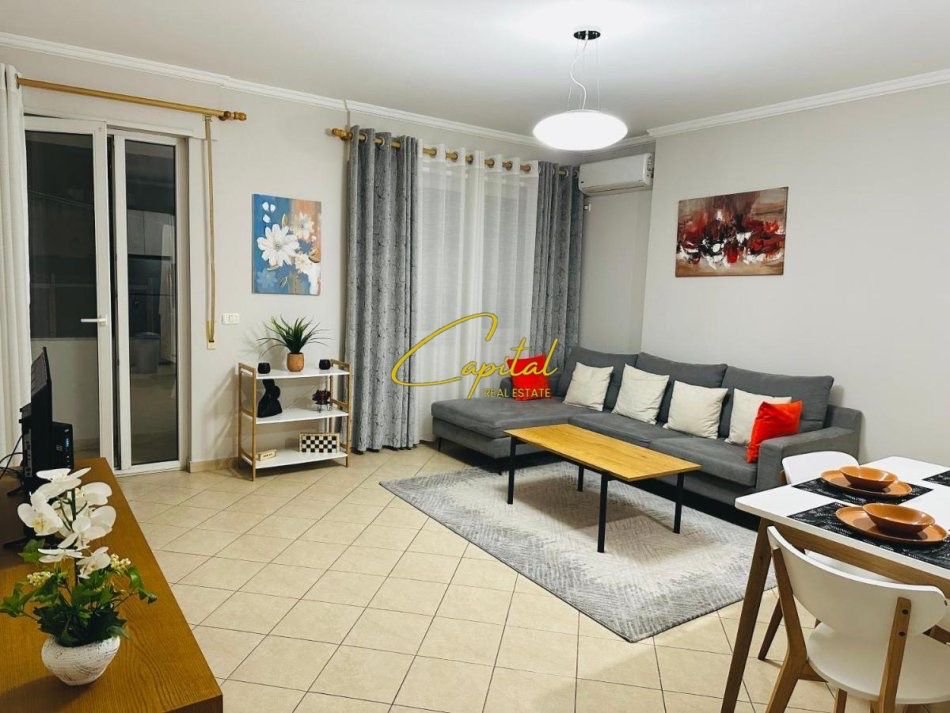 WhatsApp Image 2026-01-21 at 3.57.00 PM APARTAMENT ME QIRA 1+1 BULEVARDI ZOGU I 72.000 LEKE
