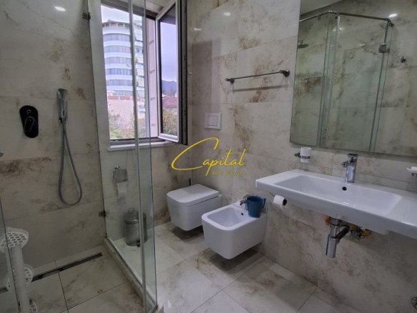 APARTAMENT ME QIRA 3+1 ISH TREGU ELEKTRIK 800EURO