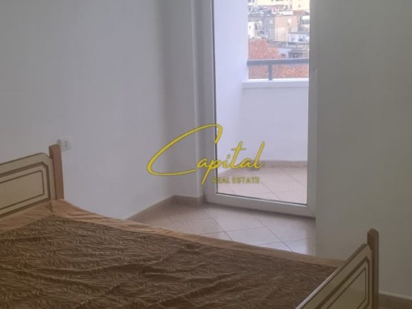 APARTAMENT ME QIRA 2+1+2 ZOGU I ZI 600 EURO
