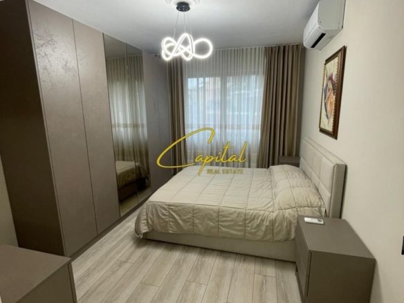 APARTAMENT ME QIRA 1+1 RRUGA E KOSOVAREVE 900 EURO