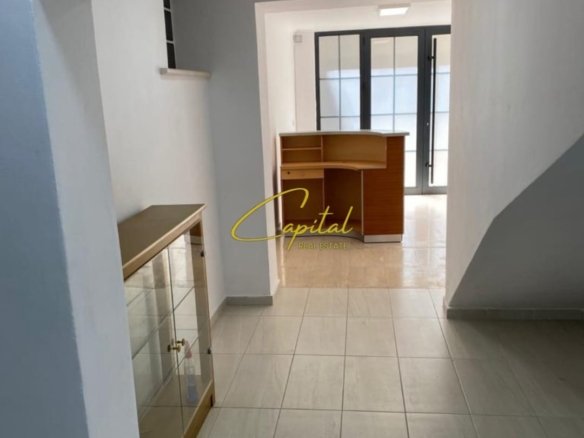 AMBIENT BIZNESI ME QIRA 160 M2 QENDER 140.000 LEKE