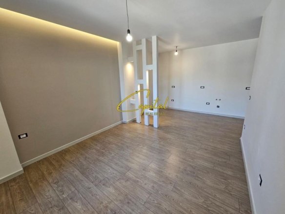 AMBIENT BIZNESI ME QIRA 100 M2 ZOGU I ZI 90.000 LEKE