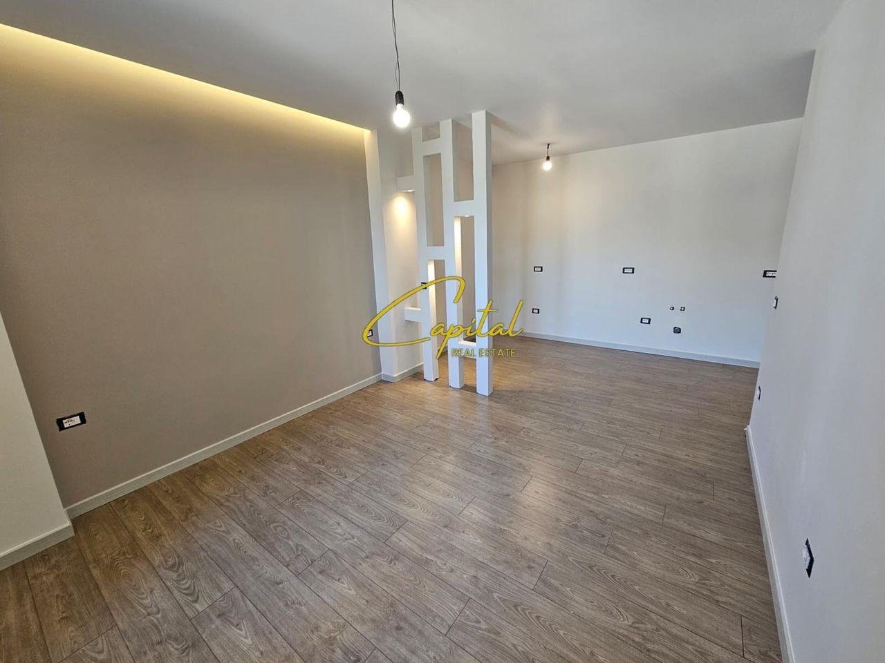 WhatsApp Image 2026-01-26 at 1.33.41 PM (1) AMBIENT BIZNESI ME QIRA 100 M2 ZOGU I ZI 90.000 LEKE