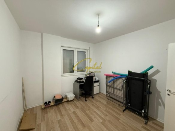ZYRE ME QIRA 110 M2 RRUGA E DIBRES 50.000 LEKE