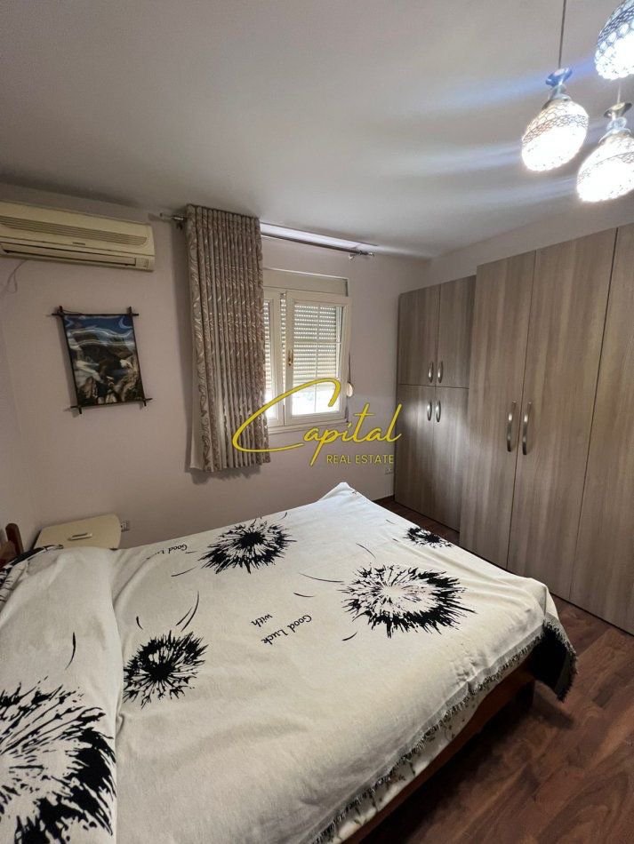 APARTAMENT ME QIRA 3+1+2 21 DHJETORI 60.000 LEKE