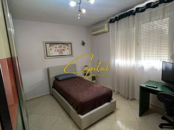 APARTAMENT ME QIRA 3+1+2 21 DHJETORI 60.000 LEKE