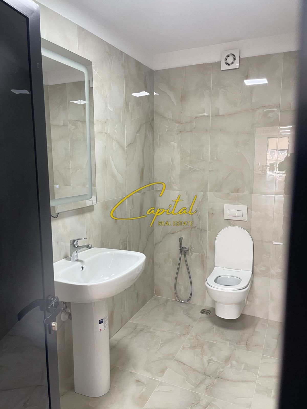 AMBIENT BIZNESI ME QIRA 200 M2 KASHAR 1.150 EURO