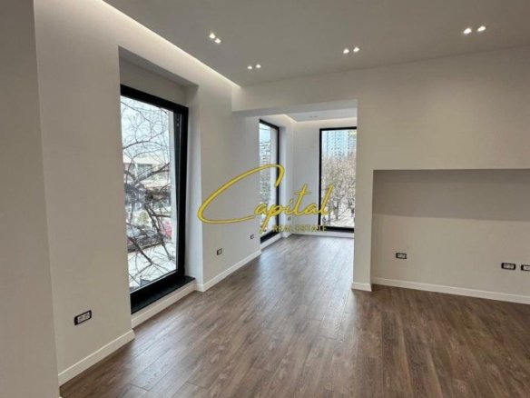 AMBIENT BIZNESI ME QIRA 76 M2 QENDER 1.500 EURO