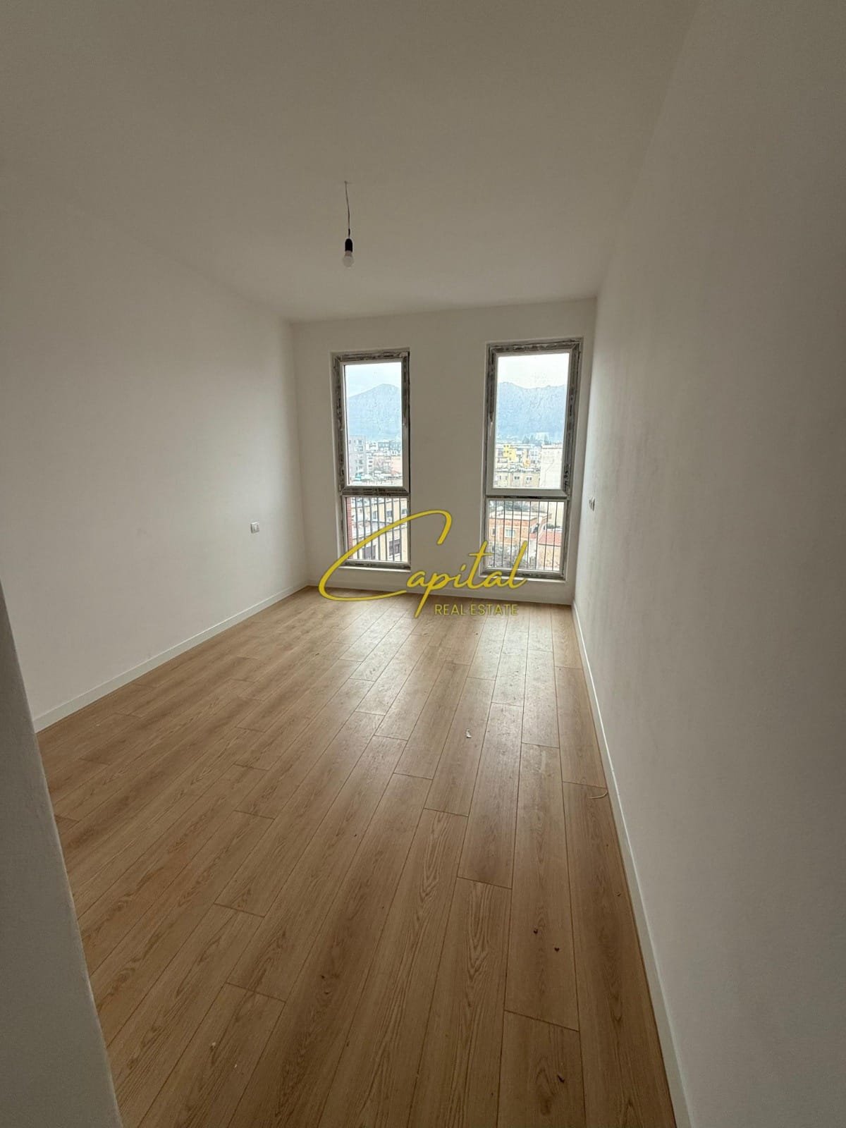 ZYRE ME QIRA 70 M2 RRUGA E ELBASANIT 59.000 LEKE