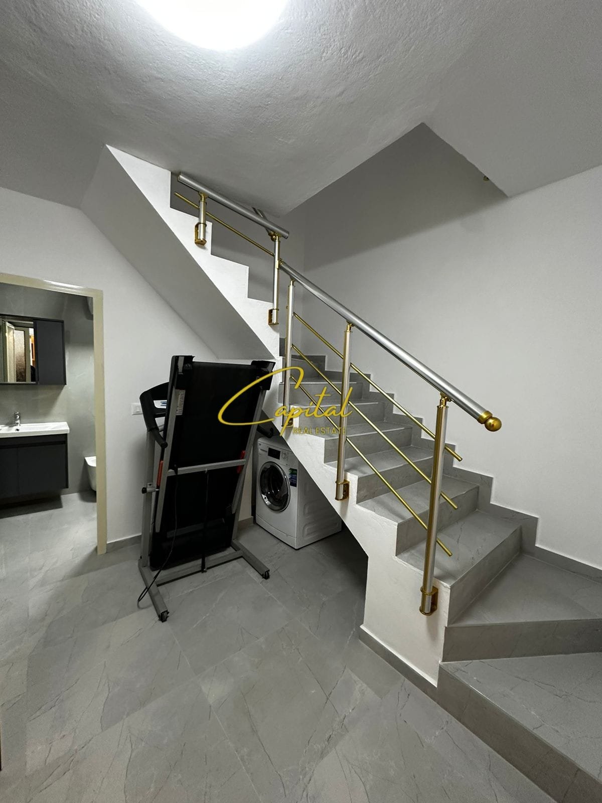 APARTAMENT DUBLEX 2+1 ISH STACIONI TRENIT 70.000 LEKE