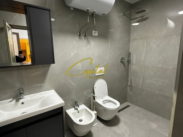APARTAMENT DUBLEX 2+1 ISH STACIONI TRENIT 70.000 LEKE