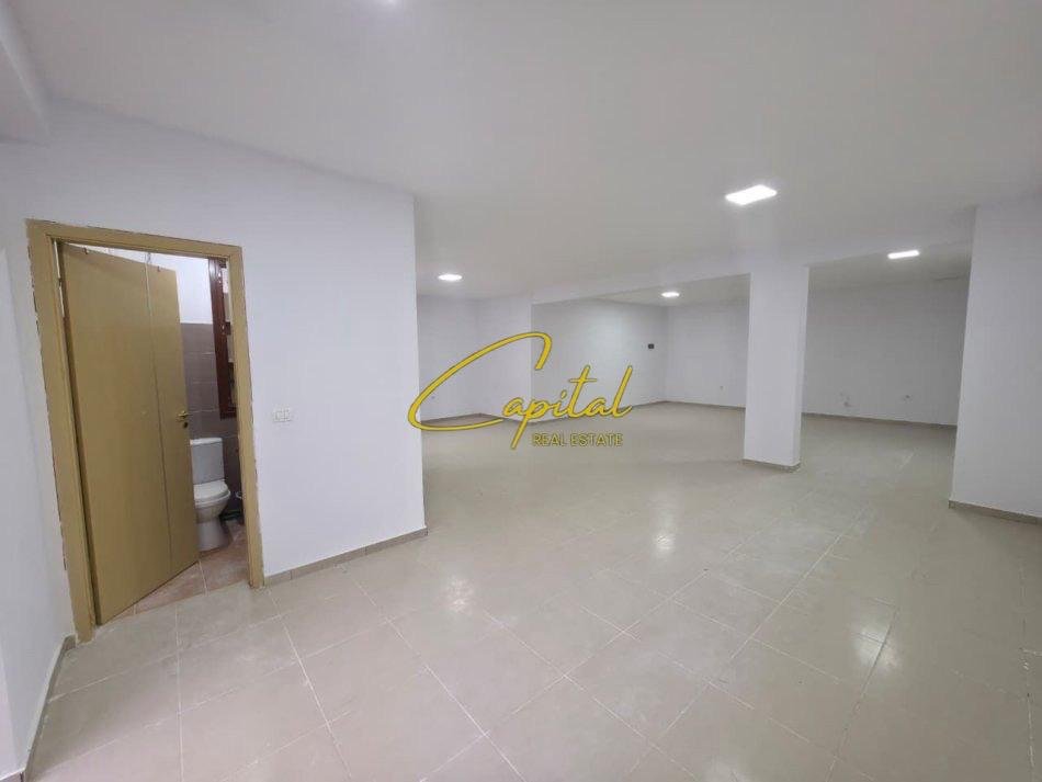 AMBIENT BIZNESI ME QIRA 90 M2 KOPSHTI BOTANIK 900 EURO