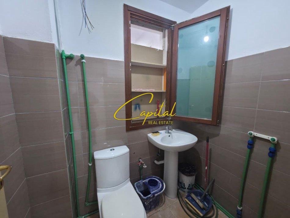 AMBIENT BIZNESI ME QIRA 90 M2 KOPSHTI BOTANIK 900 EURO
