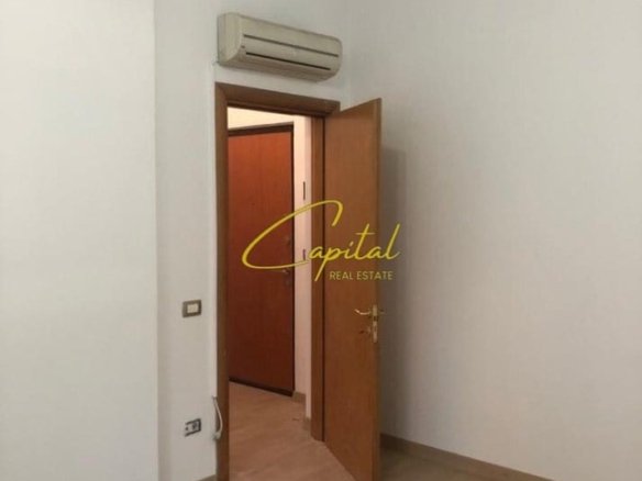 ZYRE ME QIRA 35 M2 ZOGU I ZI 380 EURO