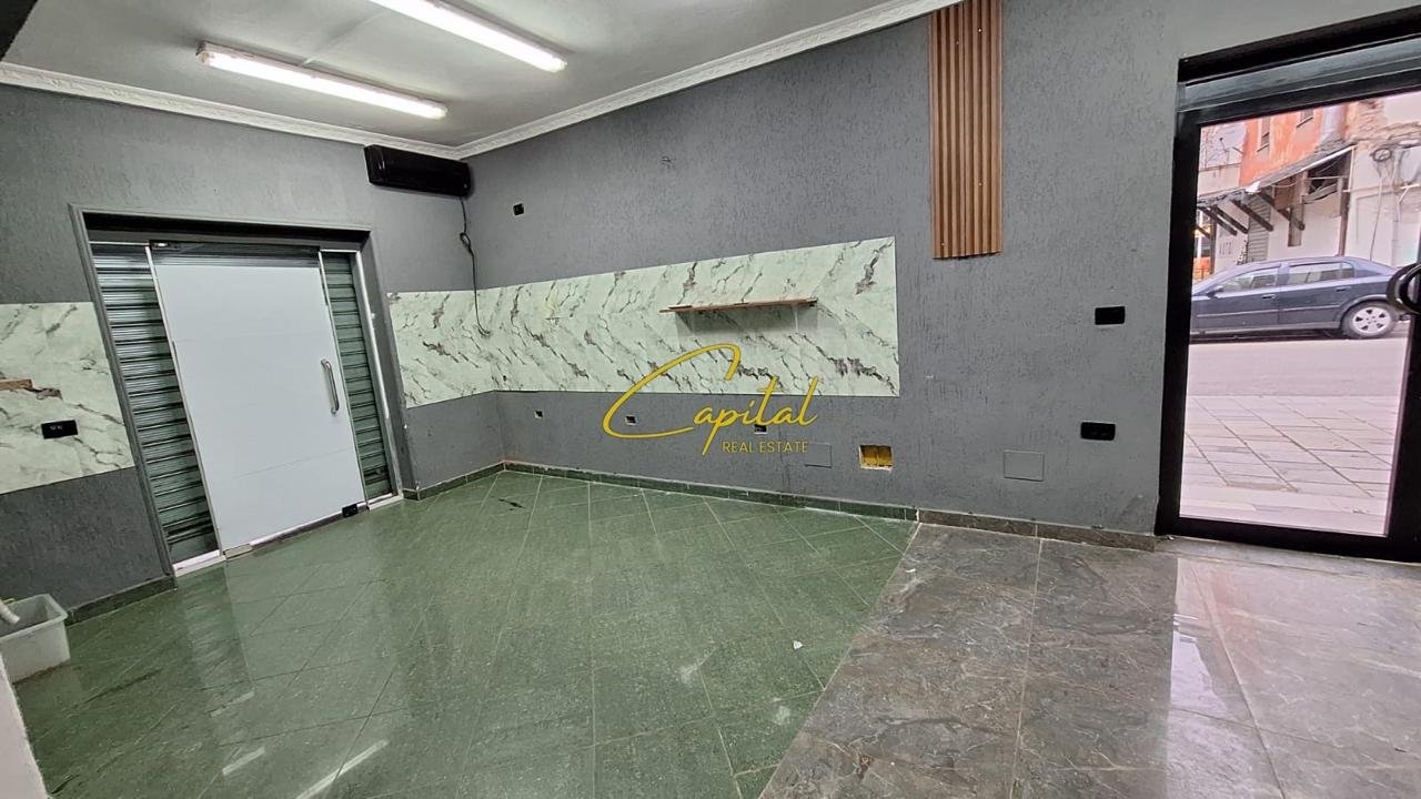 WhatsApp Image 2026-02-02 at 3.07.12 PM AMBIENT BIZNESI ME QIRA 62 M2 21 DHJETORI 60.000 LEKE