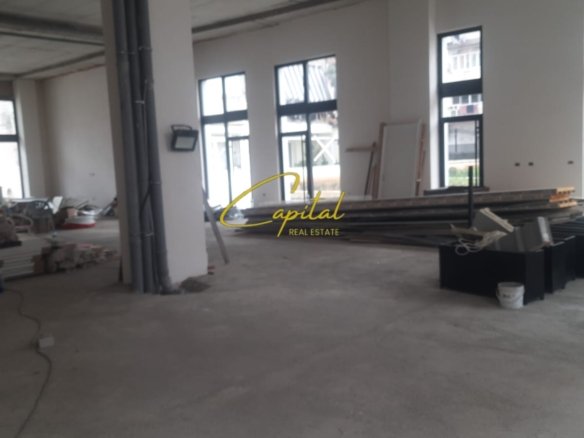 SHITET AMBIENT BIZNESI 365 M2 XHAMLLIKU 1.500.000 EURO