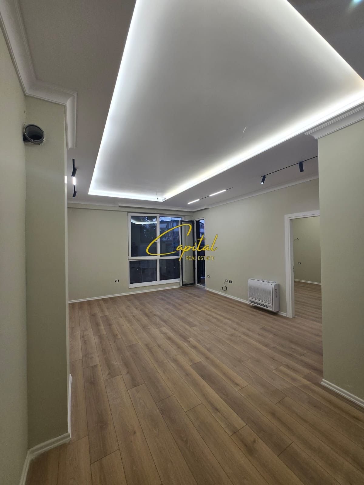 ZYRE ME QIRA 67 M2 KOMUNA E PARISIT 700 EURO
