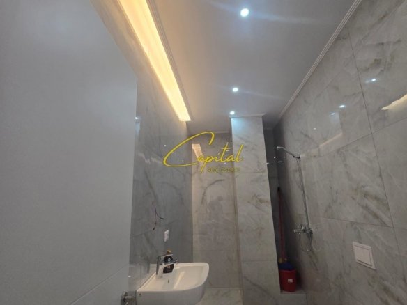 ZYRE ME QIRA 67 M2 KOMUNA E PARISIT 700 EURO