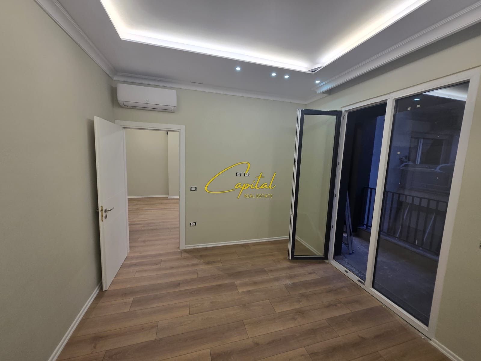 ZYRE ME QIRA 67 M2 KOMUNA E PARISIT 700 EURO