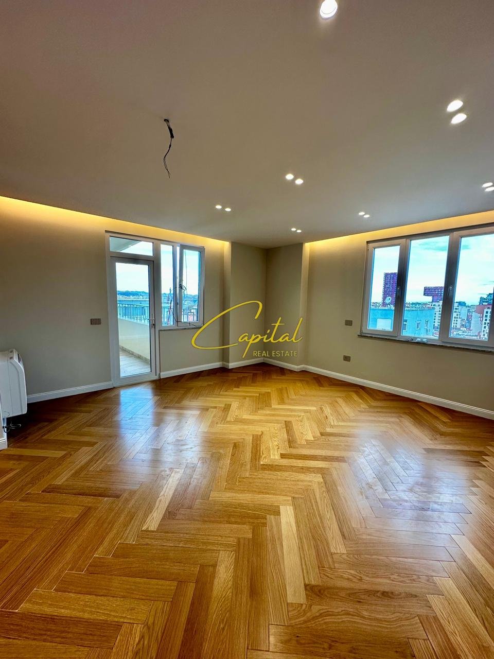 ZYRE ME QIRA 145 M2 ISH EKSPOZITA 1.500 EURO