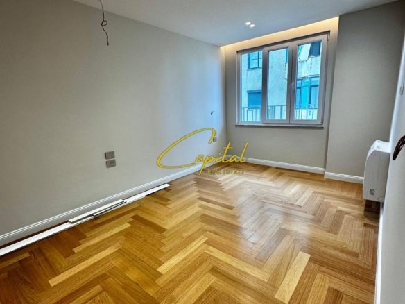 ZYRE ME QIRA 145 M2 ISH EKSPOZITA 1.500 EURO