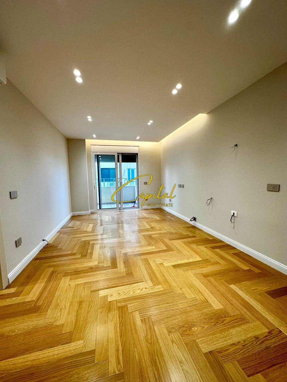 ZYRE ME QIRA 145 M2 ISH EKSPOZITA 1.500 EURO