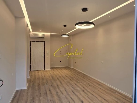 ZYRE ME QIRA 60 M2 KOMUNA E PARISIT 700 EURO