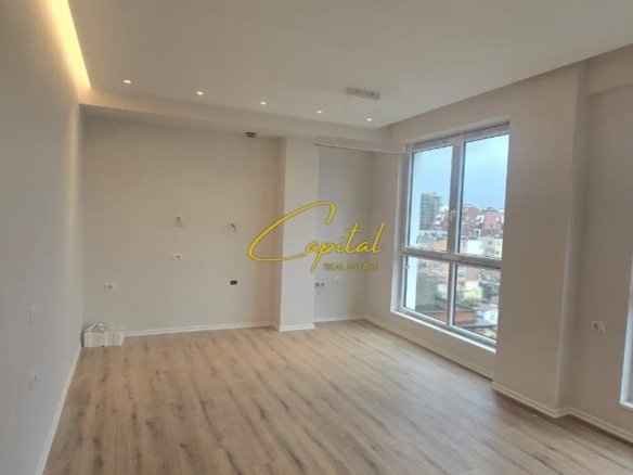 ZYRE ME QIRA 60 M2 KOMUNA E PARISIT 700 EURO