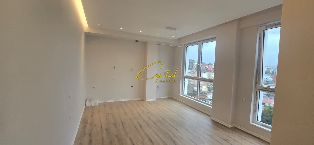ZYRE ME QIRA 60 M2 KOMUNA E PARISIT 700 EURO