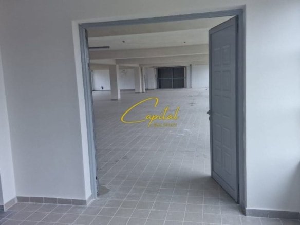 KAPANON ME QIRA 720 M2 RRUGA E PRUSHIT 2.200 EURO