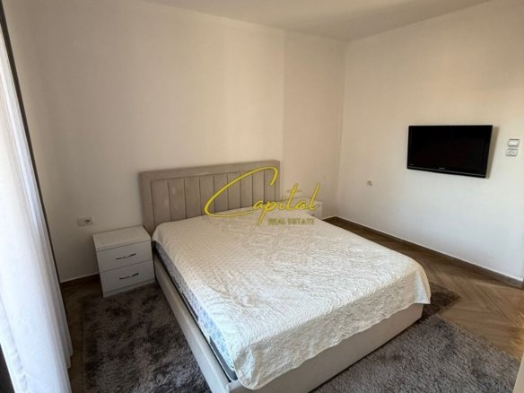 APARTAMENT ME QIRA 1+1 5 MAJI 40.000 LEKE