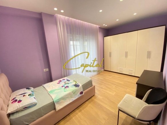 APARTAMENT ME QIRA 2+1 RRUGA E DIBRES 800 EURO