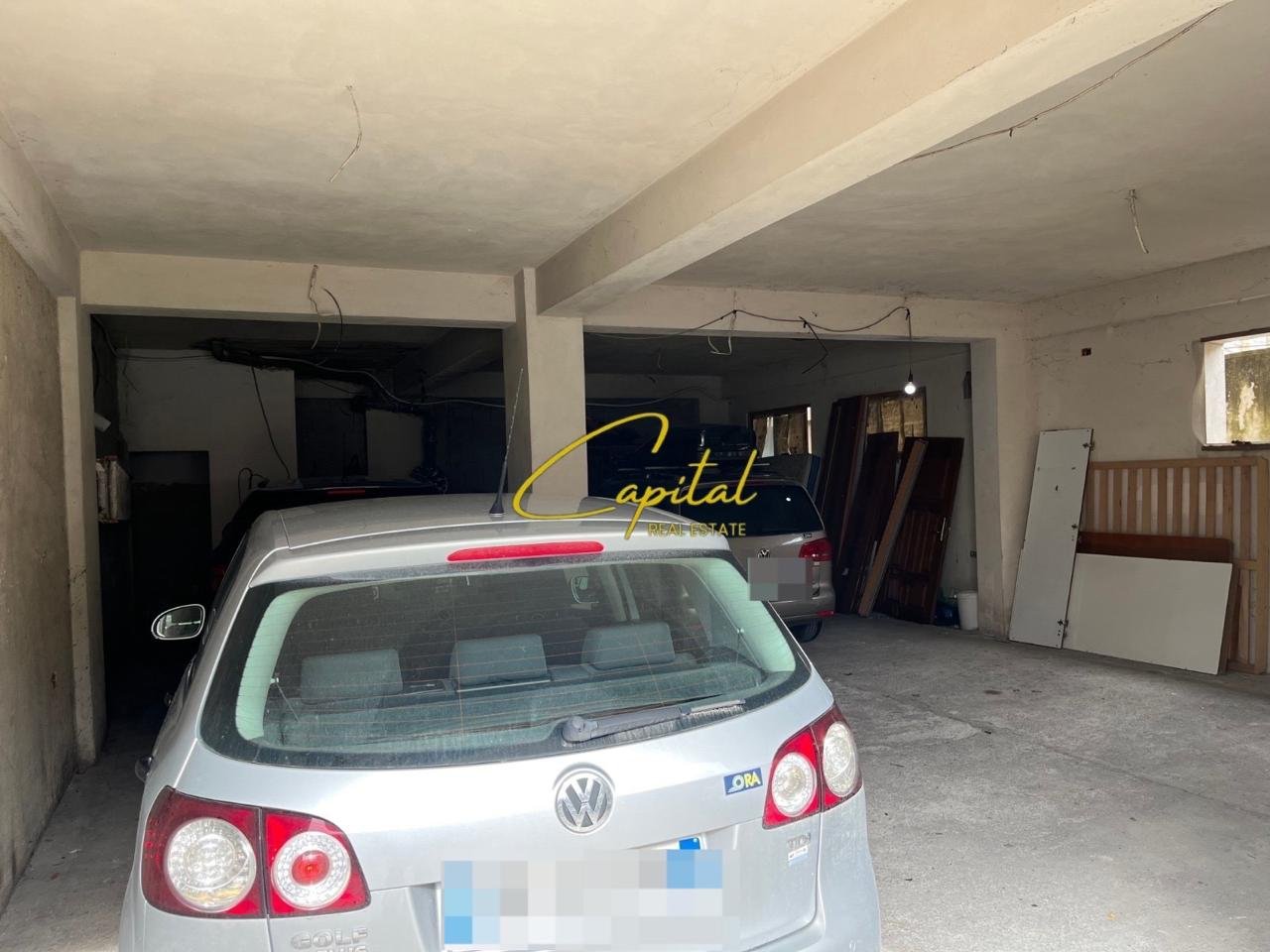 MAGAZINE ME QIRA 230 M2 VILAT GJERMANE 1.300 EURO