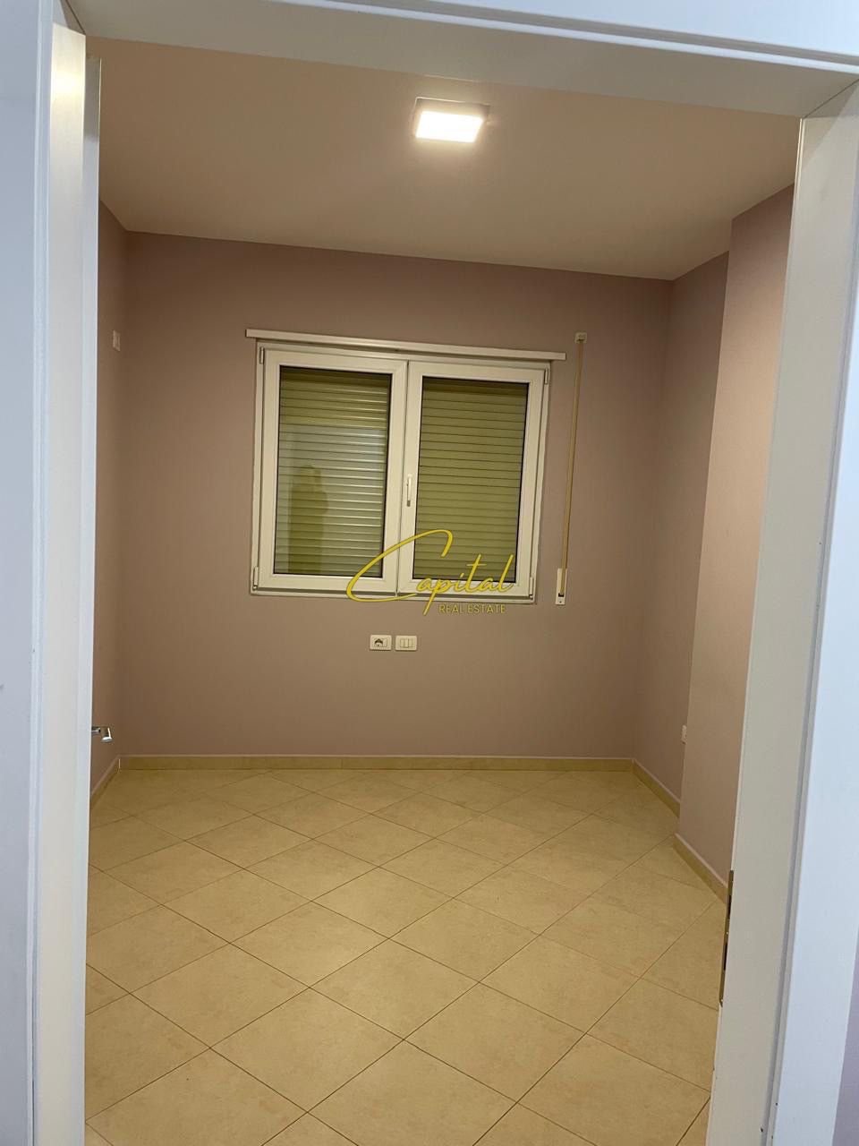 APARTAMENT ME QIRA 3+1 5 MAJI 50.000 LEKE