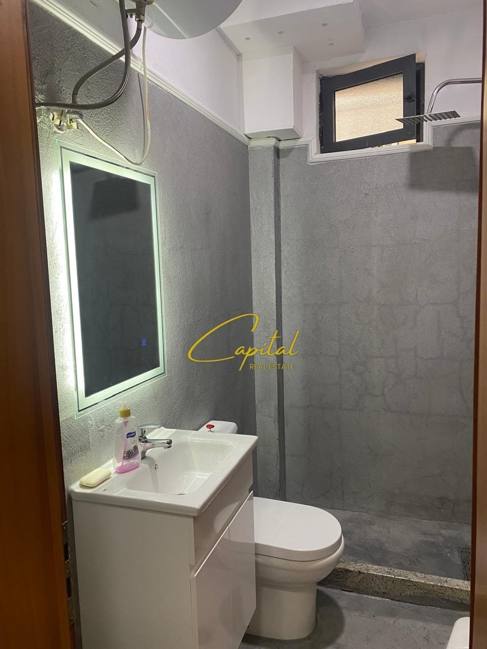 AMBIENT BIZNESI ME QIRA 30 MYSLYM SHYRI 32.000 LEKE