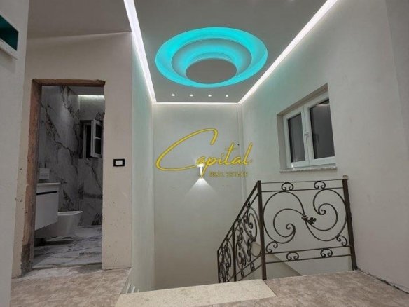 VILE PRIVATE ME QIRA 340 M2 21 DHJETORI 200.000 LEKE