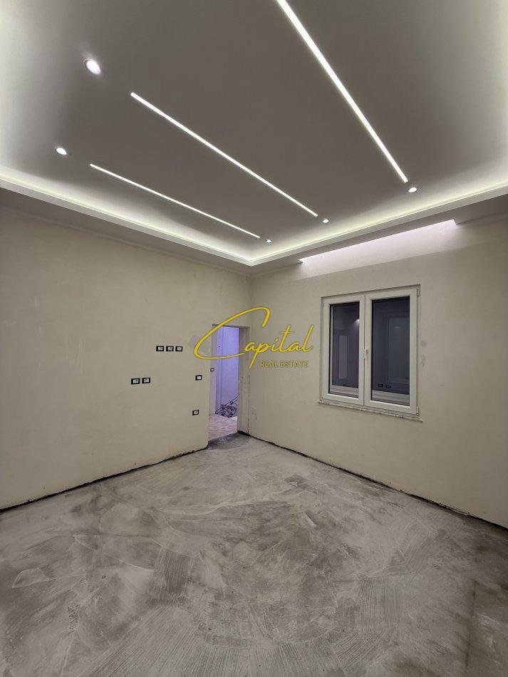 VILE PRIVATE ME QIRA 340 M2 21 DHJETORI 200.000 LEKE